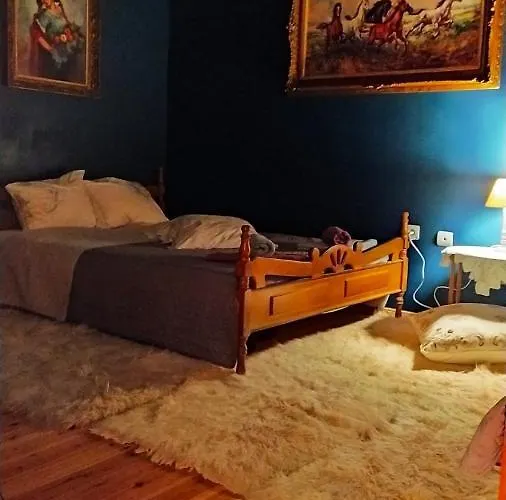 Elena's * Chrysomilea